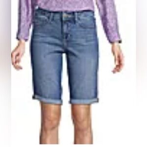 Women’s St. John’s Bay Bermuda shorts. EUC. Size 8.